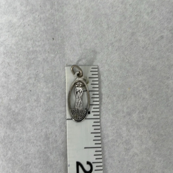 5/$25 VINTAGE 1979 TOPS Charm Pendant Silver Toned IRD-St.Louis - Picture 4 of 5